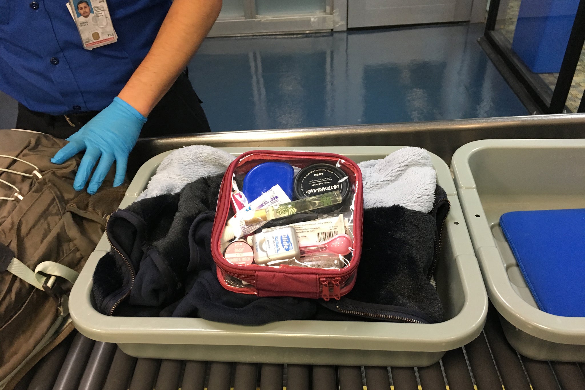 YAMIU Travel TSA Approved Toiletry Bag Waterproof Airline Clear